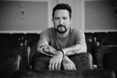 Frank Turner release new song; “Letters”